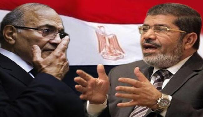مرسي: شفيق شريك في جرائم وسرقات نظام مبارك