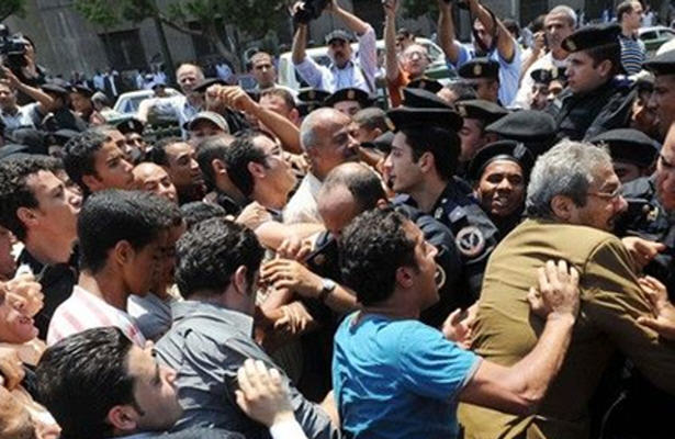 مخالفت با احكام دادگاه قانون اساسي مصر