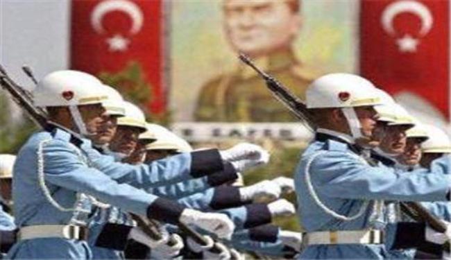 محكمة تركية تأمر باعتقال 51 شخصا بينهم قيادات عسكرية