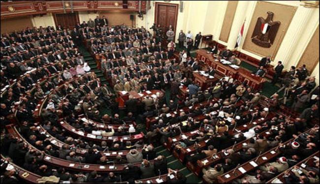 22 حزبًا مصرياً يؤيدون حكم حل البرلمان والعزل السياسي