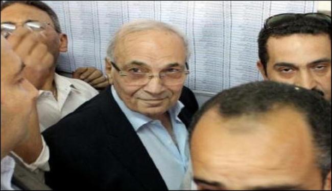 شفيق يغادر إلى الإمارات بشكل مفاجيء