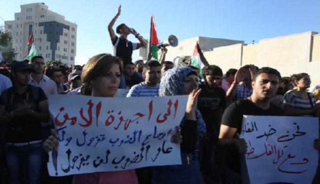 تظاهرة ضد اعمال عنف مارسها شرطيون فلسطينيون في رام الله