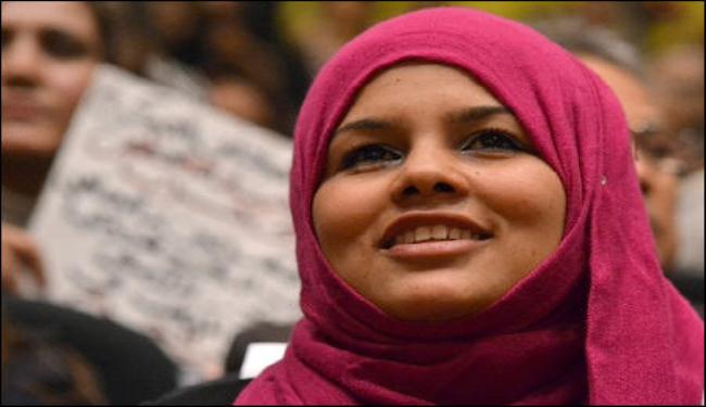ناشطة مصرية تنتقد تجاهل مرسي لثورة البحرين