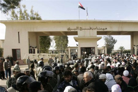  بازگشايي كامل گذرگاه رفح درمرز مصر و نوار غزه