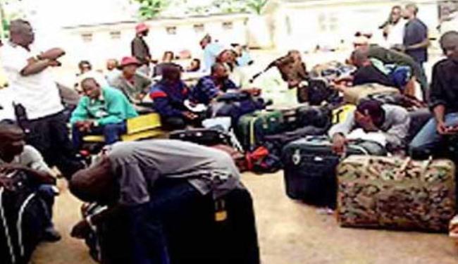عودة 326 نيجيريا كانوا عالقين في لبييا الى بلادهم