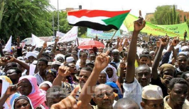 صحافيون يتظاهرون ضد اغلاق صحيفة في الخرطوم