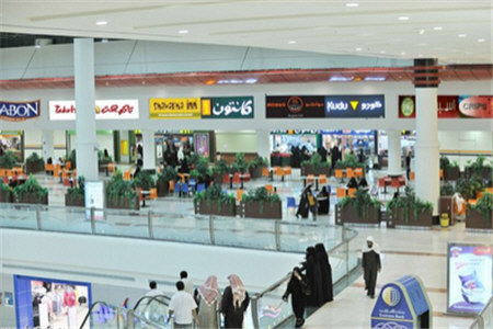 کتک خوردن پلیس سعودی از دختران