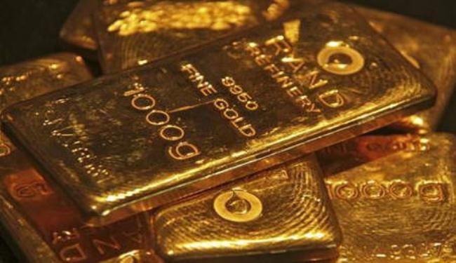 الذهب يرتفع والبلاتين يظل قرب أعلى مستوى في شهرين