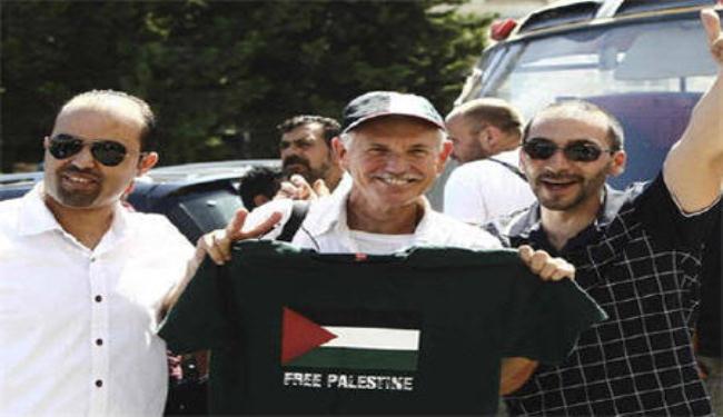 نشطاء يصرون على دخول الاراضي الفلسطينية المحتلة