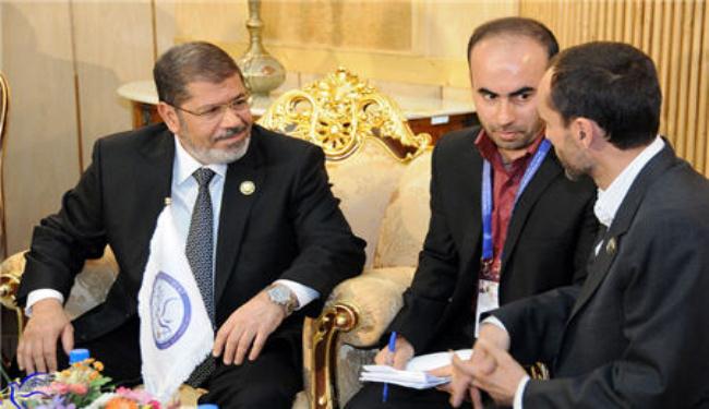 مرسي يصل طهران للمشاركة في قمة عدم الانحياز