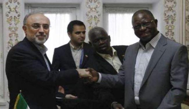 وزيرا الخارجية الايراني والغيني بيساو يوقعان مذكرة تفاهم