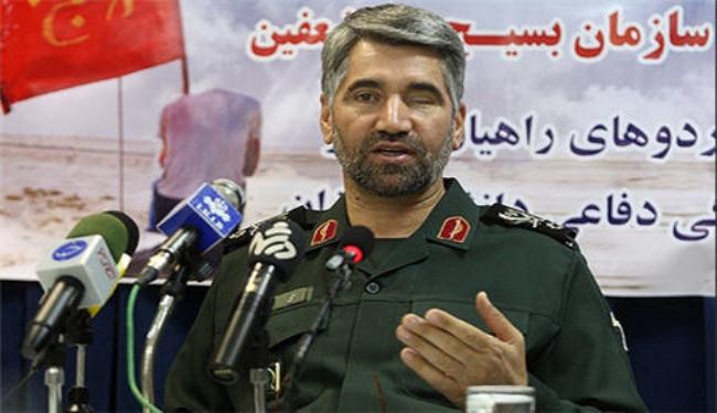 ايران تجري مناورات 