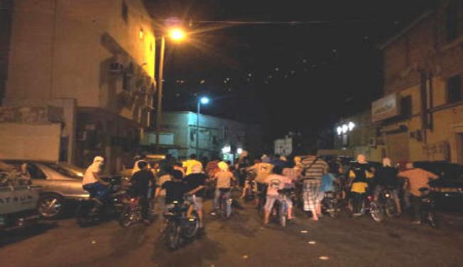 مسيرة على الدراجات الهوائية بالعوامية تضامنا مع المعتقلين