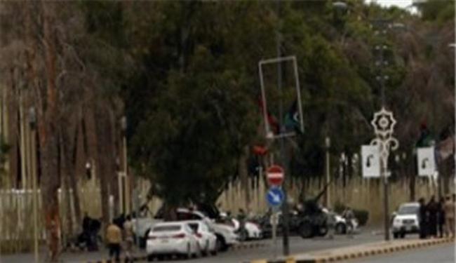 مسلحون ليبيون يقتحمون مقر البرلمان احتجاجا على تشكيلة الحكومة