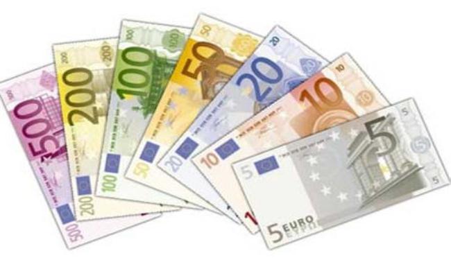 اليورو يتراجع مع ضعف توقعات النمو في أوروبا