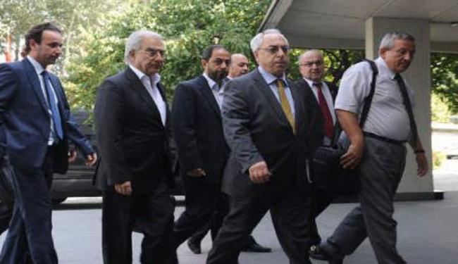 معارض سوري : مجتمعو الدوحة لايجيدون حتى ادارة مطعم أو فندق في سوريا
