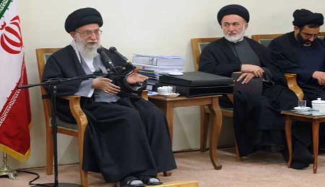 قائد الثورة: حل ازمة سوريا يكمن في منع ارسال السلاح الى هذا البلد