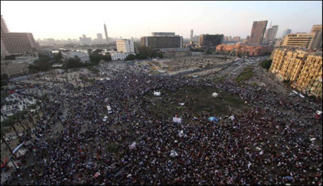 حركة 6 ابريل تطالب الرئيس مرسي بالغاء الاعلان الدستوري