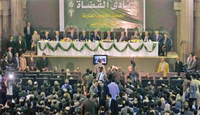 قيادات النيابة العامة بمصر يطلبون العودة للعمل بالمحاكم