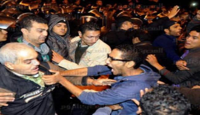 الاخوان تدعو المتظاهرين الى مغادرة قصر الاتحادية في القاهرة