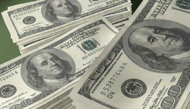 الدولار يرتفع لأعلى مستوى له مقابل الين