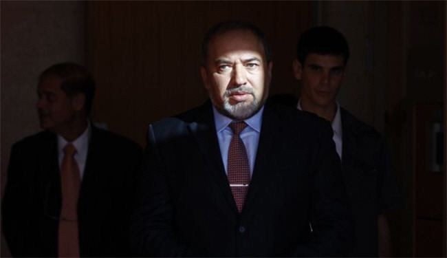 لیبرمن: ابومازن به وعده استعفا عمل کند