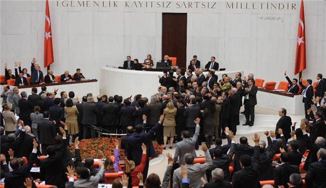 اردوغان درباره بازداشت افسران ترک توضيح دهد