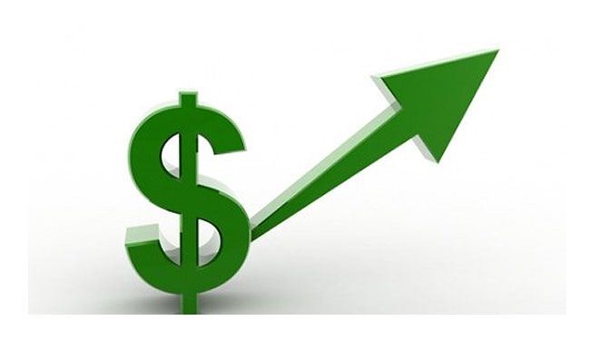 الدولار يقفز الى أعلى مستوى في عامين ونصف