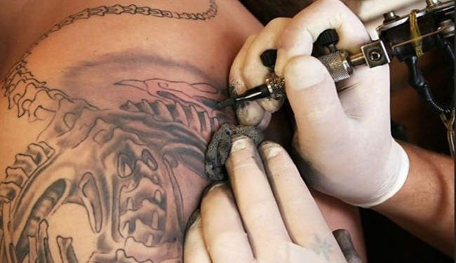 دراسة تربط بين الوشم و الإصابة بالفيروس الكبدي