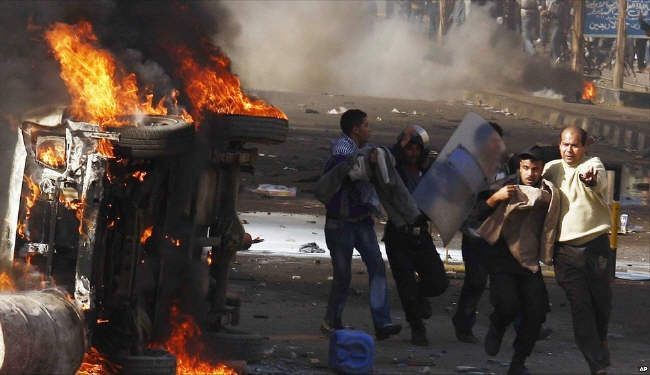 على مرسی إقالة الحکومة وتشكيل حكومة انقاذ