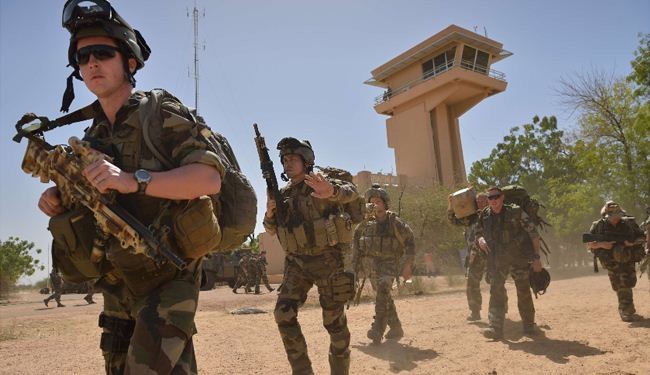 ماذا وراء التدخل الفرنسي في مالي؟