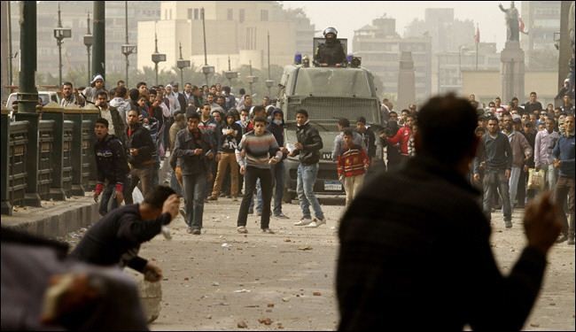 الاخوان خطفوا مصر، والمعارضة ستسقطهم سلميا