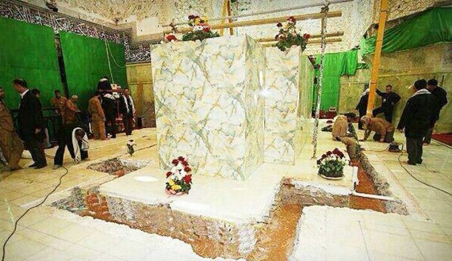 عکسی نادر از مراحل نصب ضریح جدید امام حسین (ع)