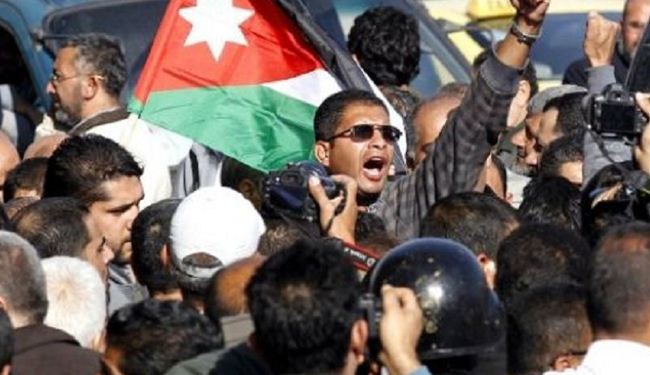 الاردنيون يطالبون بحل البرلمان ورحيل الحكومة