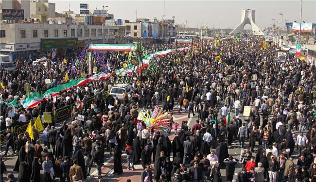 الايرانيون ملتزمون بالثورة وقيمها وماضون في طريقهم