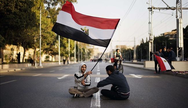 اشتباكات امام قصر الاتحادية في القاهرة