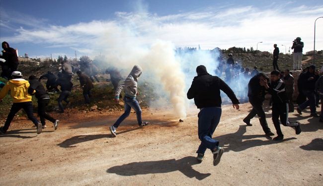 مجروح شدن ده‌ها فلسطینی مقابل زندان 