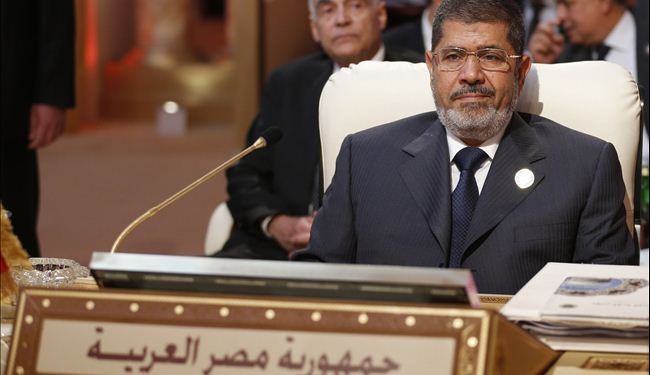 مرسي يحذر القادة العرب من التدخل في شؤون مصر