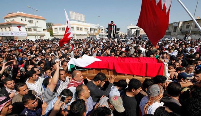 تجدید پیمان با انقلاب در مراسم تشییع شهید بحرینی