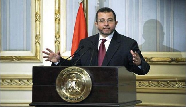 حبس رئيس الوزراء المصري وعزله من منصبه