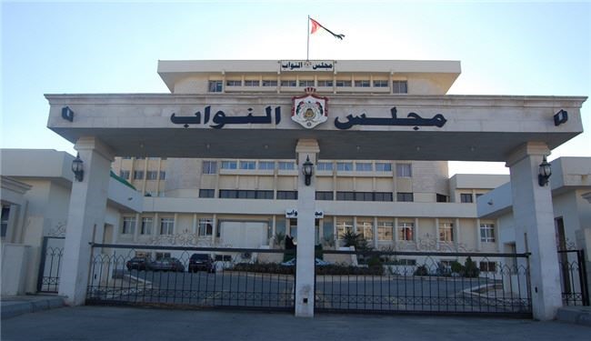 اخراج نماينده اردني به خاطر دست دادن با پرز