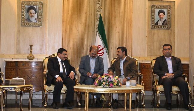 احمدي نجاد: ايران ستقف الى جانب مصر