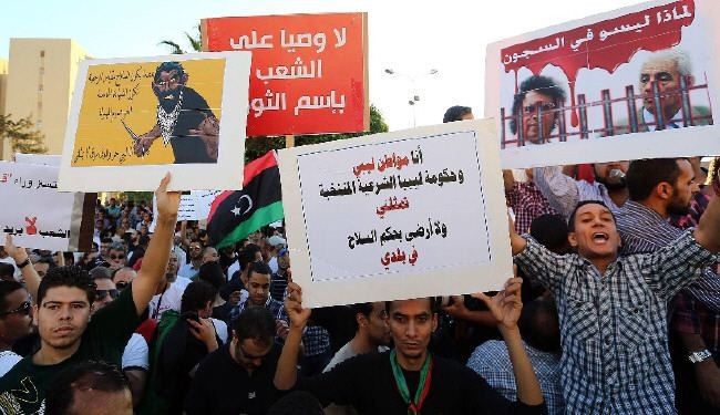 ليبيون يحاولون رفع الحصار عن وزارة الخارجية