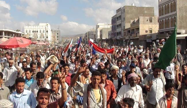 انصار الحراك الجنوبي يتظاهرون بجمعة فك الارتباط