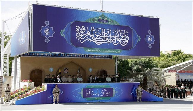 صور...قائدالثورة بمراسم حفل تخرج طلبة جامعة الامام حسين(ع)