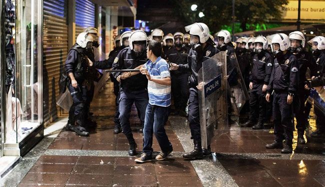 الشرطة تتصدى بعنف للاحتجاجات بانقرة واسطنبول