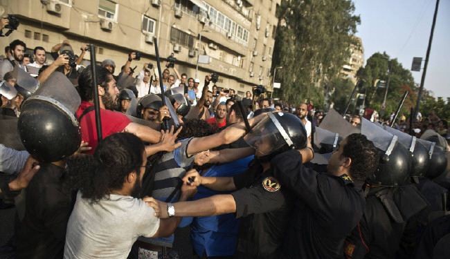 اشتباكات امام وزارة الثقافة المصرية