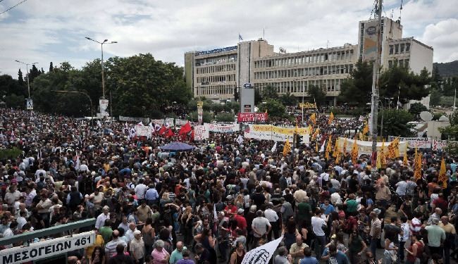 رئيس الوزراء اليوناني يقترح اعادة فتح هيئة التلفزيون
