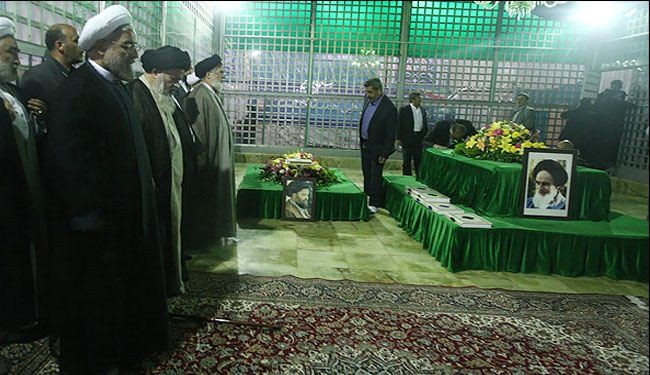 روحاني يجدد العهد مع الإمام الخميني (رض)