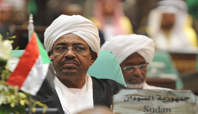 محتجون والمعارضة يدعون إلى الإطاحة بالبشير